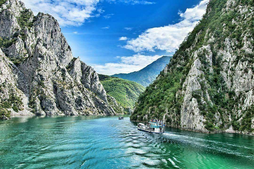 Gazeta irlandeze rendit Shqiperine mes destinacioneve me te mira turistike